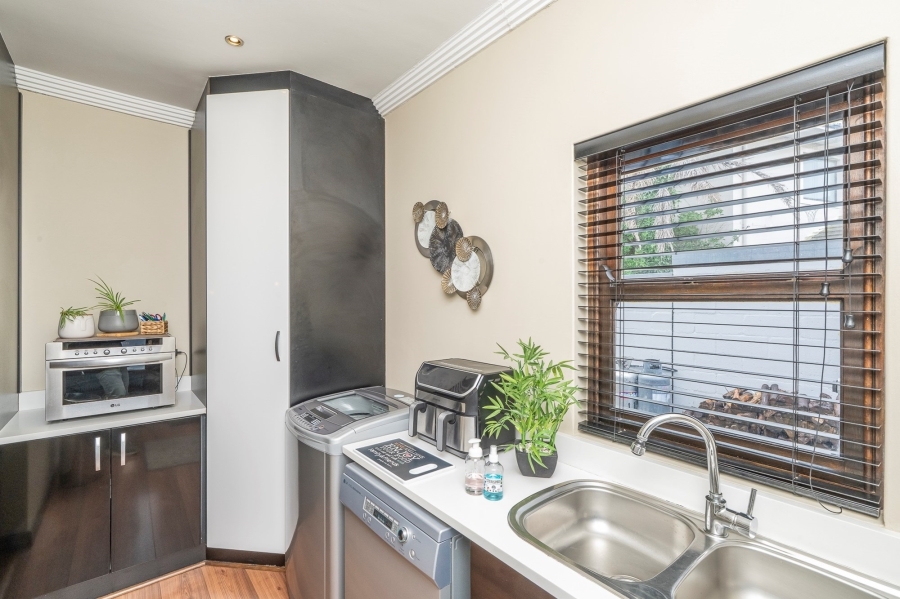 3 Bedroom Property for Sale in Graanendal Western Cape